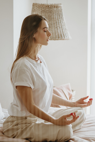 Holistica-Latina-meditacion Holística Latina pose meditación